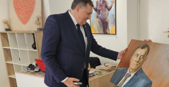 Kadrovi SNSD-a skidaju slike u kabinetima i slave odlazak Milorada Dodika, javlja ATV