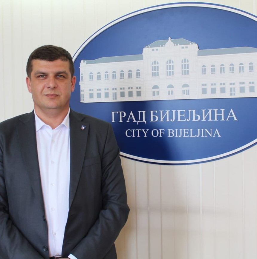 Сједница Скупштине у форми ’’Циркус Монтија Пајтона’’