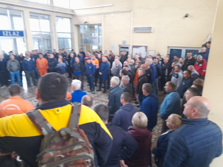 Uprava srozala Željeznice, Vlada odgovorna za to