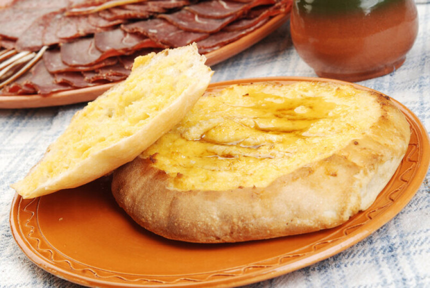 Од кајмака и претопа до молекуларне кухиње – ново лице комплет лепиње