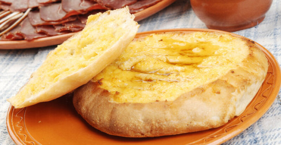 Od kajmaka i pretopa do molekularne kuhinje – novo lice komplet lepinje