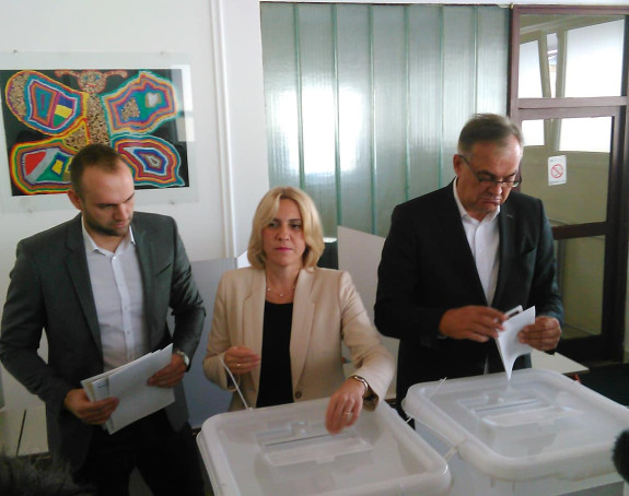 Članica Predsjedništva BiH kao banka: Kako je Željka Cvijanović dala beskamatnu pozajmicu firmi u vlasništvu supruga i sina