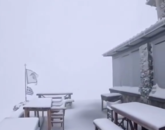 Zavejao snijeg u blizini popularnih grčkih ljetovališta