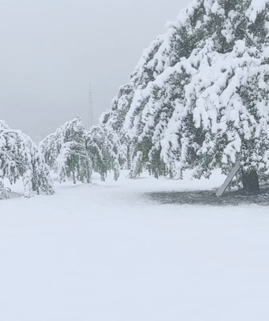 Snježni prizori iz Čajniča liče više na januar (VIDEO)