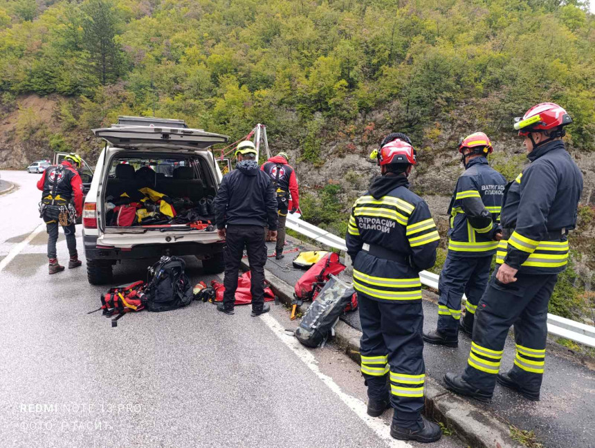 Višegrad: Automobil sletio u Rzav, žena smrtno stradala