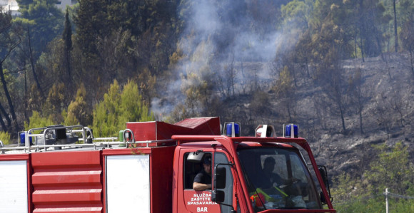U Banjaluci jutros u potpunosti izgorio automobil (VIDEO)