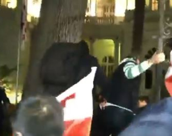 Drama u Tbilisiju: Demonstranti upali u palatu predsjednika