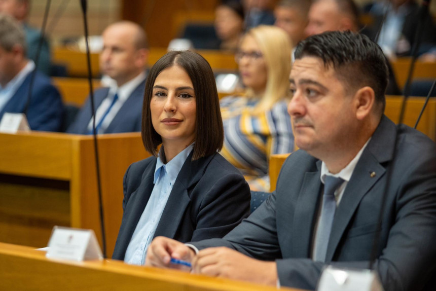 Nova Vlada, a praksa izvlačenja novca iz budžeta ista?