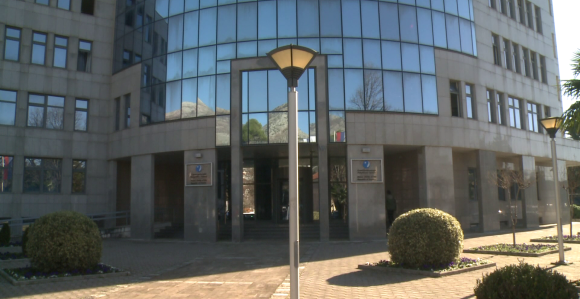 Stanje u javnim preduzećima u Srpskoj: Umjesto svjetla na kraju tunela - stari voz