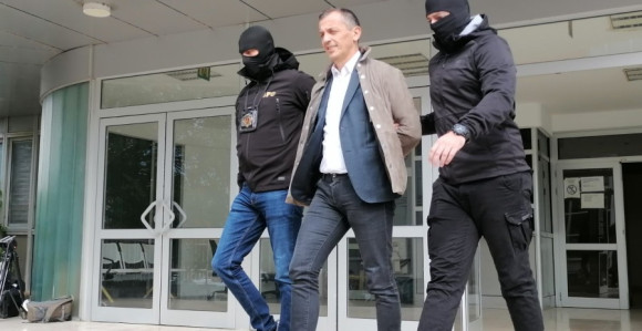 Бившем министру одбране одређено задржавање до 72х