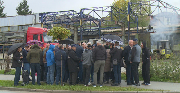 SNSD-ova vlast prevarila bivše radnike Famosa