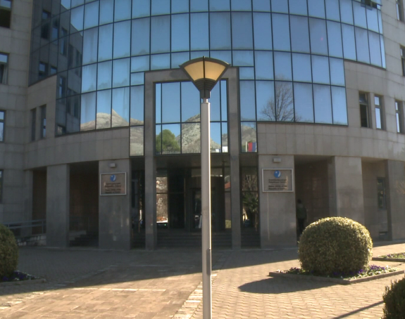 Stanje u javnim preduzećima u Srpskoj: Umjesto svjetla na kraju tunela - stari voz