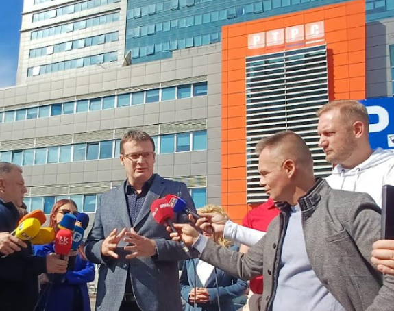 Opozicija traži da se zarobljeni RTRS od SNSD-a vrati narodu!