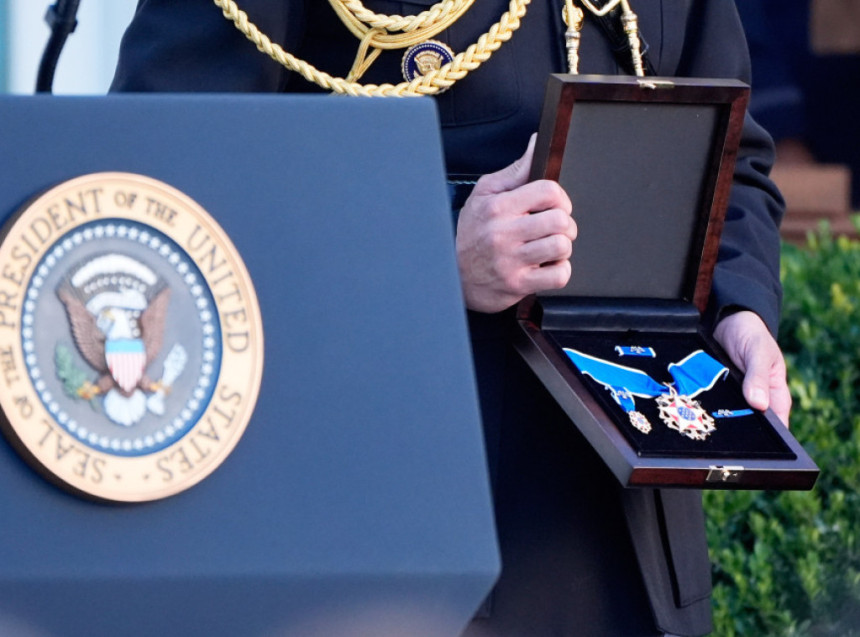 Tramp dodijelio medalju slobode Čarliju Kirku