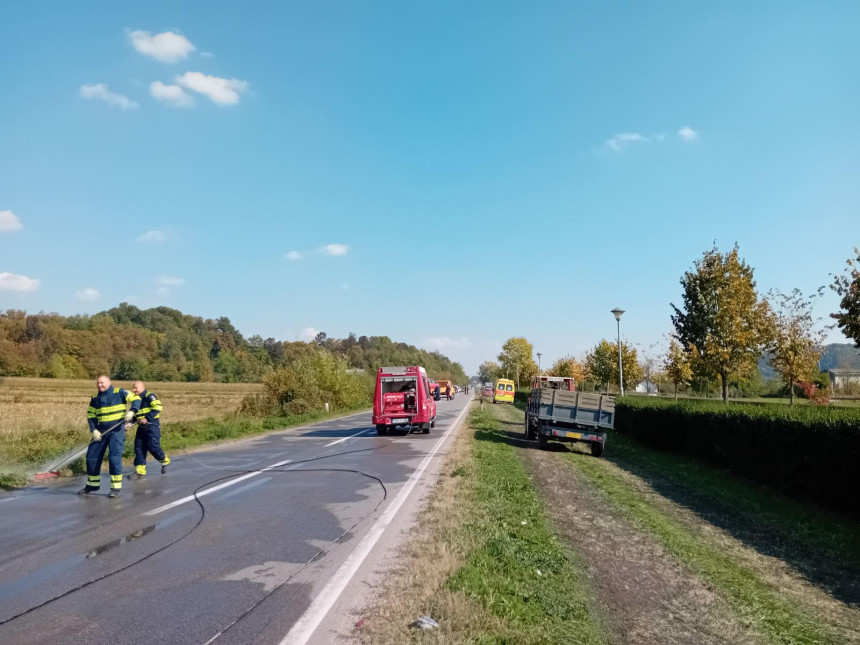 Lakši udes kod Ugljevika: Sudar renoa sa kamionom