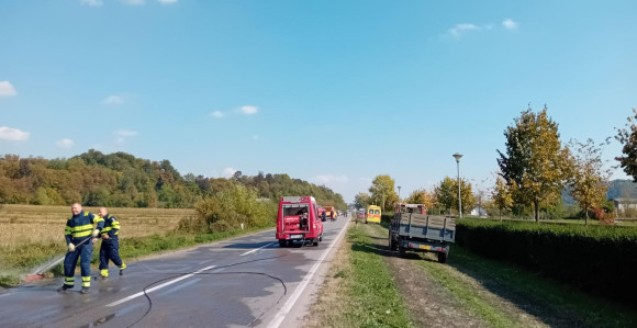 Lakši udes kod Ugljevika: Sudar renoa sa kamionom