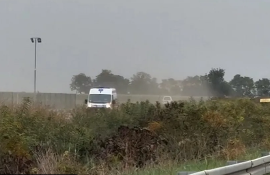 Преврнуо се аутобус код С. Митровице, двоје погинуло