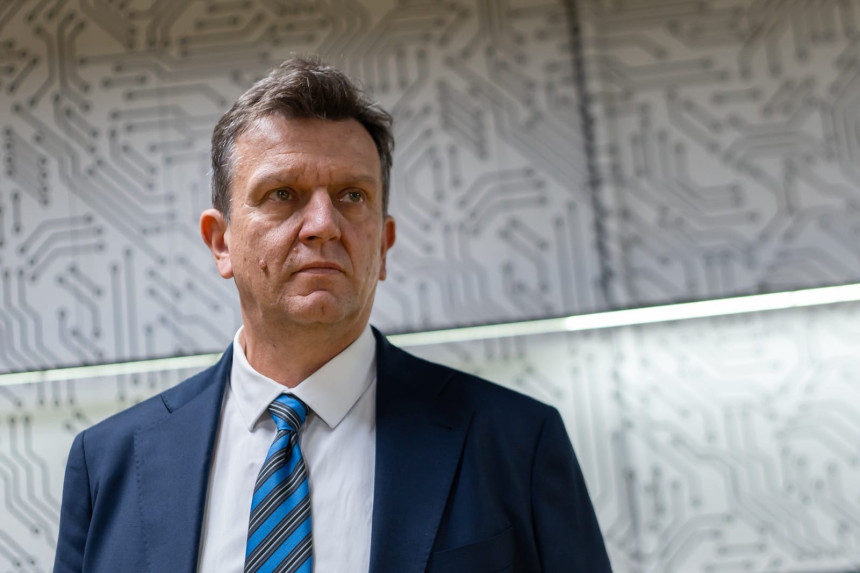 Nakaradni režim rasprodaje Republiku Srpsku zarad interesa oca i njegovog nasljednika!