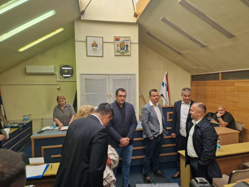 Посланици СДС-а и ПДП-а избачени са сједнице о стању у РиТЕ Угљевик