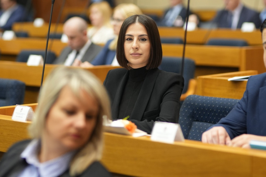 О издаји прича човјек који је спреман све продати због себе