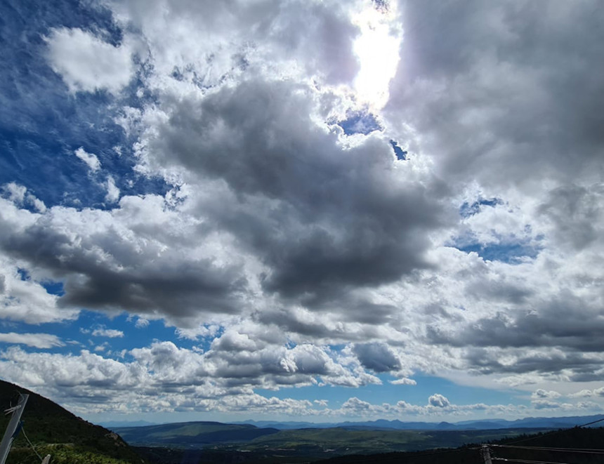 Danas pretežno oblačno, temperatura do 22 stepena