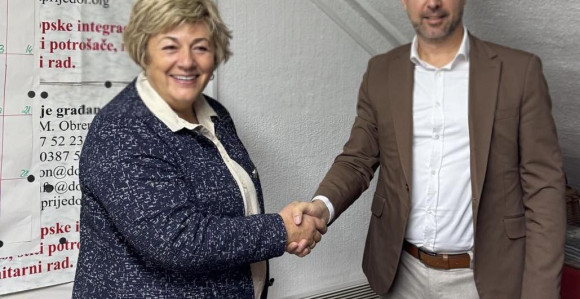 ATOS BANK donirala laptope Udruženju “DON” iz Prijedora