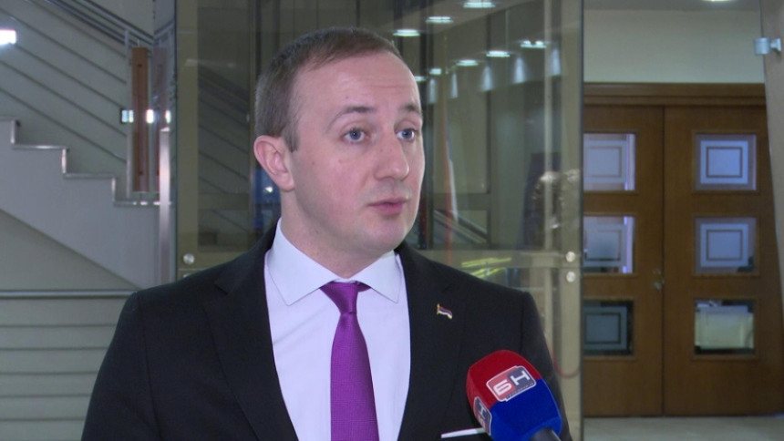 “СНСД спреман да изда Српску за лично богатство”