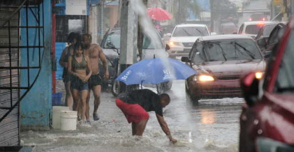 Oluja Melisa prijeti Karibima, očekuje se jačanje u uragan