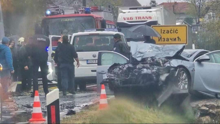 Troje povrijeđenih u teškoj nezgodi, obustavljen saobraćaj