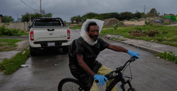 Uragan Melisa jača iz časa u čas i prijeti razornim poplavama