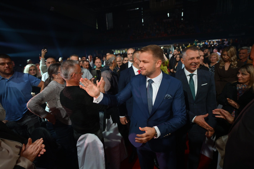 Žalosno je gledati u šta se pretvorio građanin Dodik?!