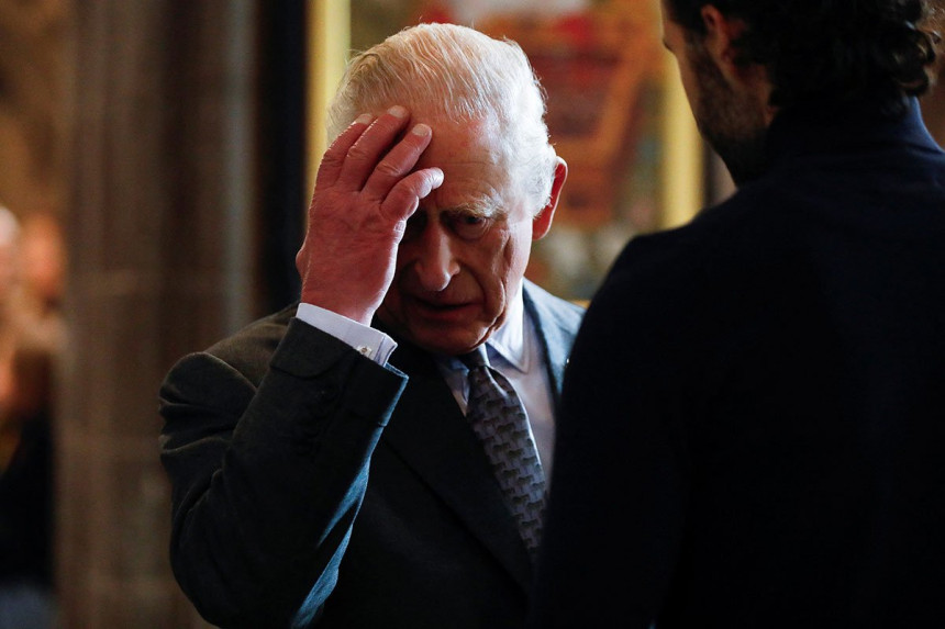 Kralj Čarls izviždan zbog princa Endrua i Epstajna (VIDEO)