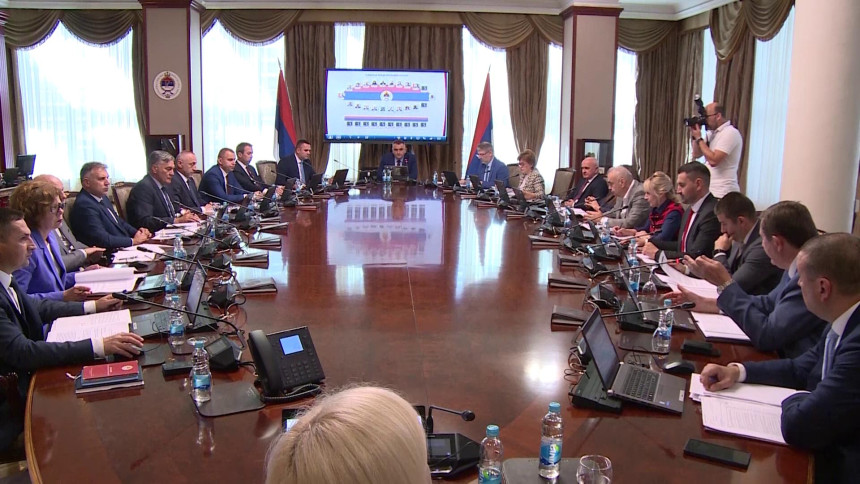 Vlada upitnog legaliteta ide u dug oko 81 milion evra