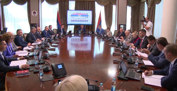 Vlada upitnog legaliteta ide u dug oko 81 milion evra