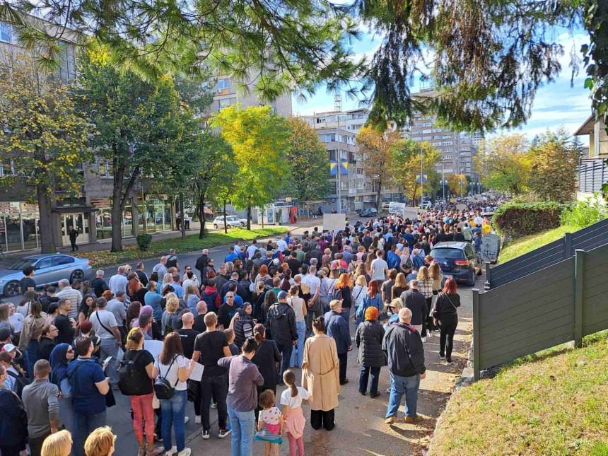 Протест грађана због подвођења малољетница у Тузли