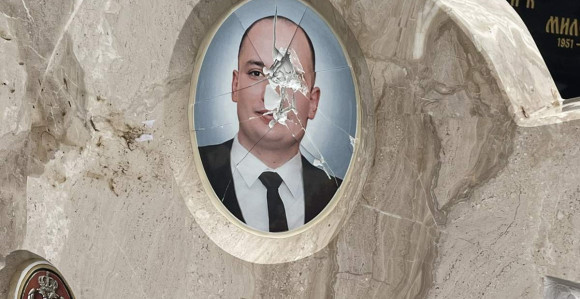 Vandalski čin: Oštećen spomenik inspektoru Markoviću