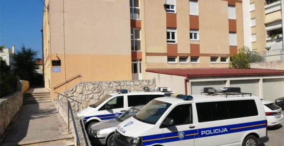 Prekinuli program i skandirali "Za dom spremni"