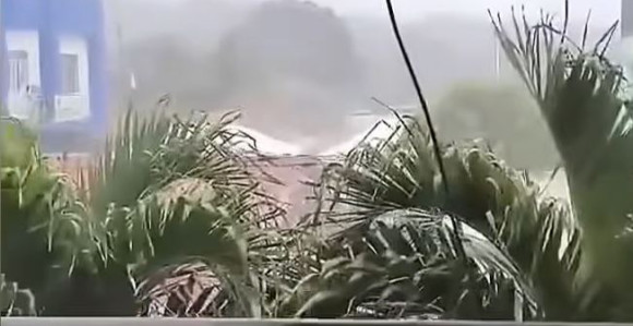 Filipini: Tajfun hara, ljudi spas traže i na krovovima kuća