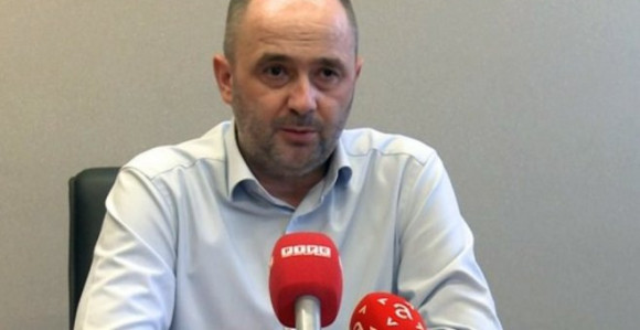 Cvjetinović bez znanja drugih medija, samo pred kamerama RTRS i ATV optužio Luku Petrovića! Ko je naručio izjavu?