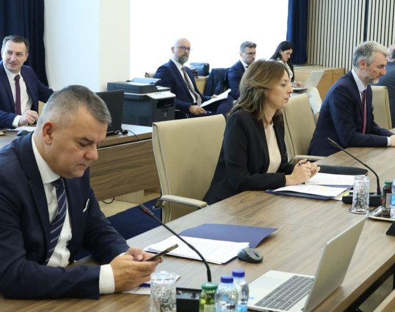 Državni službenici dobijaju po 1.000 maraka pomoći