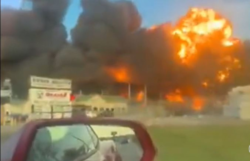 Poginulo sedam osoba u padu aviona, čula se eksplozija