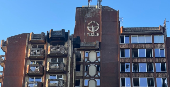 Расте број жртава у Тузли: 11 страдалих у Дому пензионера