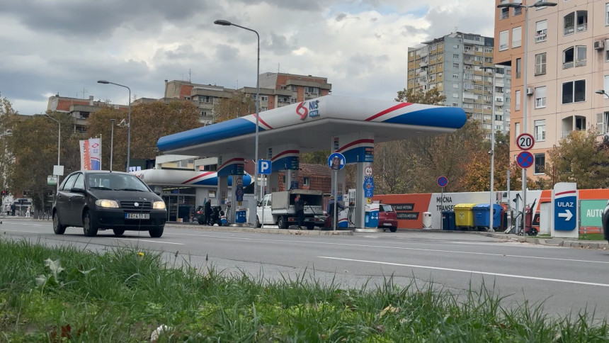 „Navikli smo na sankcije“ - Građani prate situaciju u NIS-u