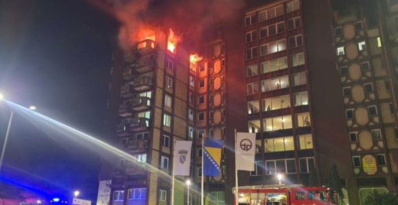 Tuzla: Na liječenju zadržano 15 lica povrijeđenih u požaru