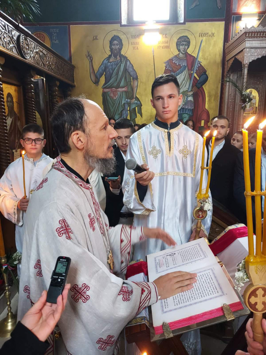 Vladika Dimitrije: Ugledajmo se na mitrovdanske junake