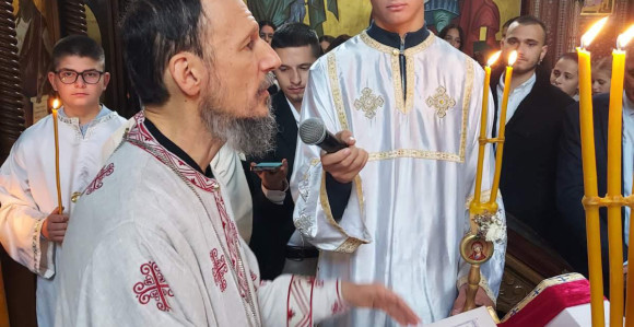 Vladika Dimitrije: Ugledajmo se na mitrovdanske junake