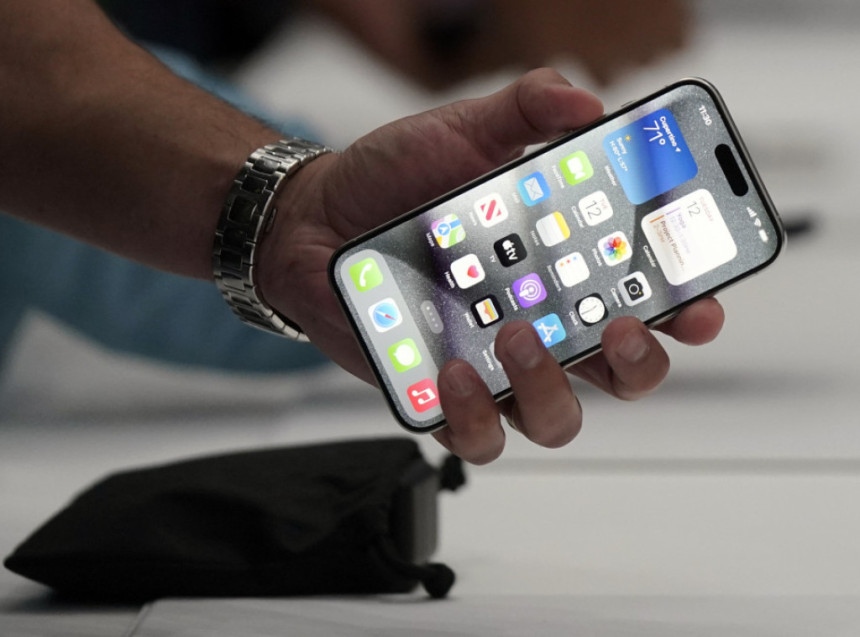 Epl nudi brendiranu "čarapu za ajfon" po cijeni od 230 $