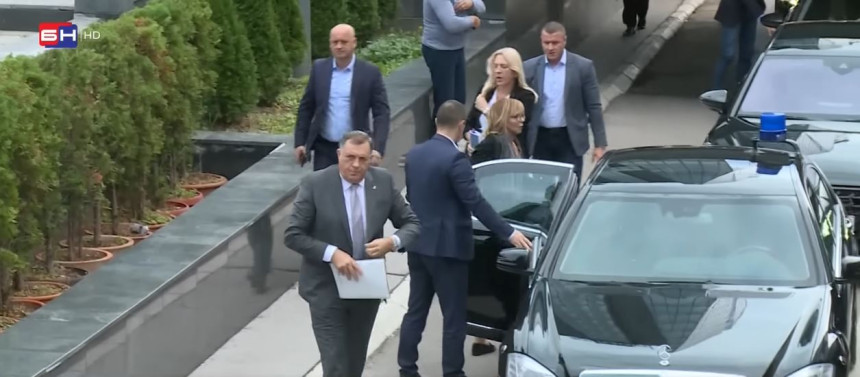 СНСД зарад својих интреса направио договор са Шмитом о државној имовини?