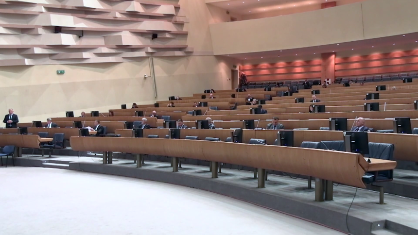 Расправа о буџету у Представничком дому почела паузом