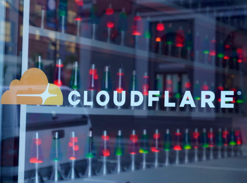 Zbog čega je juče došlo do pada internet sajtova?